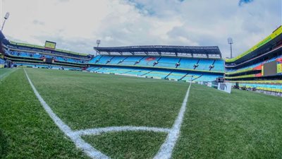 ملعب لوفتوس فيرسفيلد على أهبة الاستعداد لموقعة الأهلي وصن داونز (صور) 