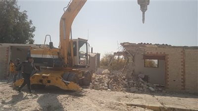 تنفيذ حملات إزالة لمخالفات بناء وتعديات بالساحل الشمالي الغربي