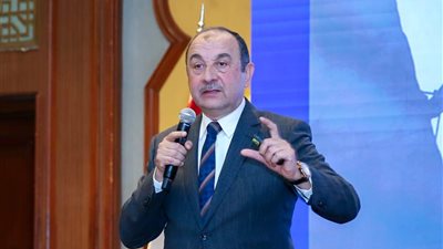 وزير قطاع الأعمال يلتقي الشركات القابضة لبحث استراتيجية العمل نحو تحقيق الاستدامة