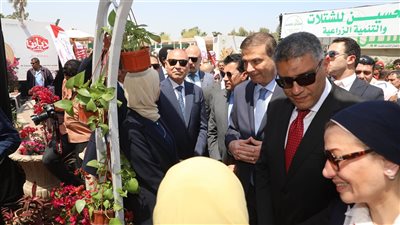 محافظة القاهرة تشارك في معرض زهور الربيع بجناح هيئة النظافة