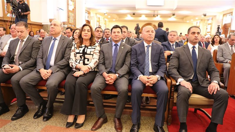 محافظ القاهرة يهنئ