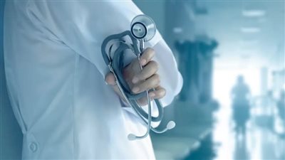 هتتفاقم السنوات القادمة، الصحة تكشف أسباب أزمة نقص الأطباء