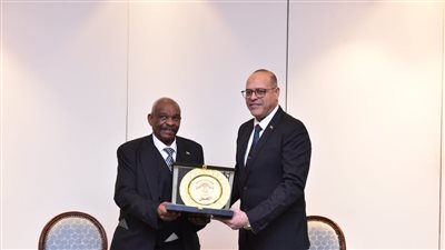 وزير العمل يناقش مع نظيره السوداني تبادل الخبرات في مجالات التدريب المهني