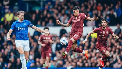بمشاركة مرموش، مانشستر سيتي يفوز على إيفرتون 2-0 في الدوري الإنجليزي