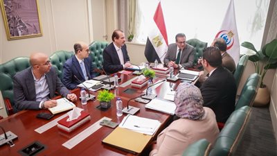 وزير الصحة يوجه باستئناف نشاط جميع فروع محلات الأغذية المغلقة بعد التأكد من مطابقتها للمواصفات