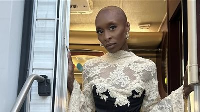 بطلة فيلم WICKED تفاجئ جمهور مهرجان كوتشيلا (صور)