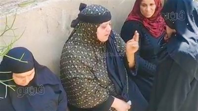والدتة ودعته بالزغاريد.. مشاهد مهيبة أثناء تشييع جثمان شاب ضحية زوجته بالمحلة