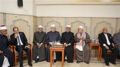 وكيل الأزهر والمفتي ورئيس الجامعة يؤدون واجب العزاء في وفاة والدة نائب رئيس جامعة الأزهر