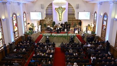 ️وزير الطيران يشارك الإخوة الأقباط احتفالاتهم بعيد القيامة المجيد