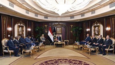 وزير الداخلية يبحث مع المفتش العام للشرطة بجمهورية أوغندا تعزيز التعاون المشترك 
