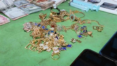 مجوهرات ودولارات وسيارات و200 كيلو حشيش أبرز الأحراز مع عصابة سارة خليفة