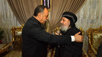 محافظ أسيوط يقدم التهاني بعيد القيامة بكاتدرائية رئيس الملائكة ومطرانيات الكاثوليك وأبنوب وأبوتيج (صور) 