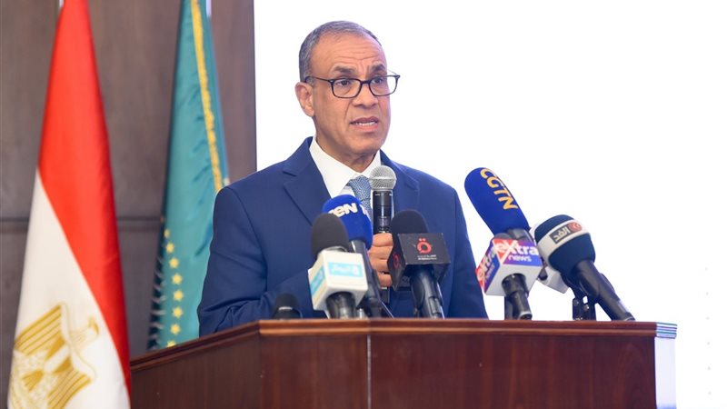 الدكتور بدر عبد العاطى