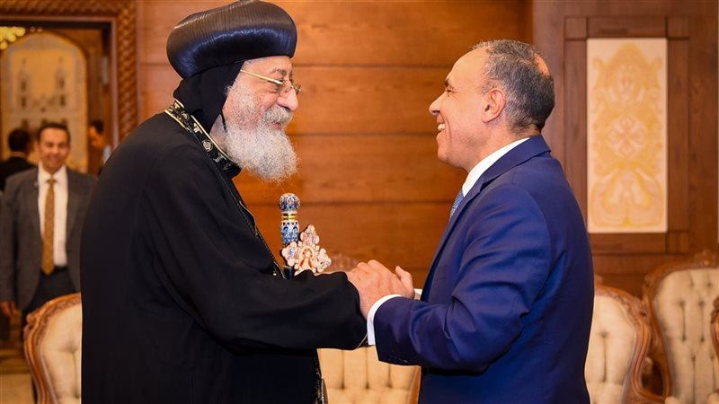 وزير الخارجية مع