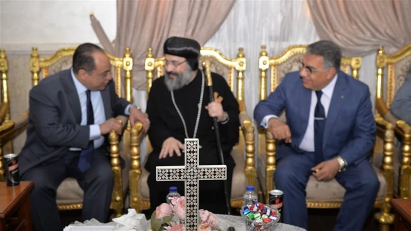 محافظ الدقهلية ومدير