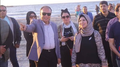 نائب محافظ دمياط تتفقد الشواطئ والملاعب المجانية برأس البر استعدادًا لشم النسيم