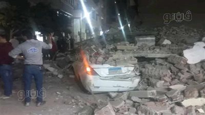 مدير أمن الشرقية يتفقد موقع انهيار عقار سكنى بالزقازيق (صور)