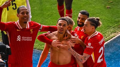 أرنولد يودع ليفربول بهدف حاسم لفريقه أمام ليستر، يضع الريدز على أعتاب التتويج بالبطولة، يحقق عودة مذهلة من الإصابة ويقترب خطوة من ريال مدريد 