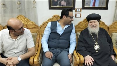 وكيل صحة سوهاج يزور عددا من الكنائس لتقديم التهنئة بعيد القيامة المجيد (صور)