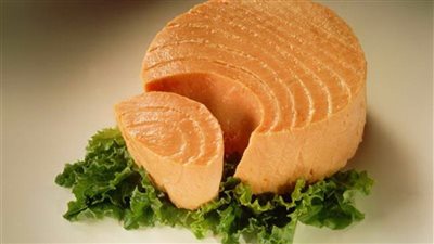 فوائد التونة، تخفض الكوليسترول وتعزز صحة القلب 