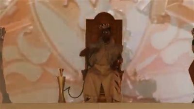 محمد رمضان يدخن الشيشة على مسرح كوتشيلا أثناء أغنية 