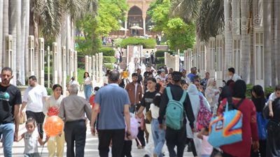 إقبال كبير على حديقة الأزهر للاحتفال بشم النسيم (صور)