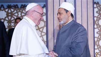  رجل الإنسانية من طراز رفيع، شيخ الأزهر ينعي البابا فرنسيس 