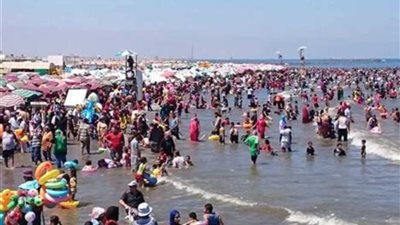 شواطئ رأس البر تستقبل زائريها خلال شم النسيم (صور)