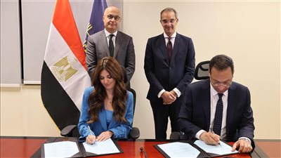 مذكرة تفاهم بين الاتصالات ومايكروسوفت لدعم تدريب 100 ألف شاب وموظف على تقنيات الذكاء الاصطناعي 