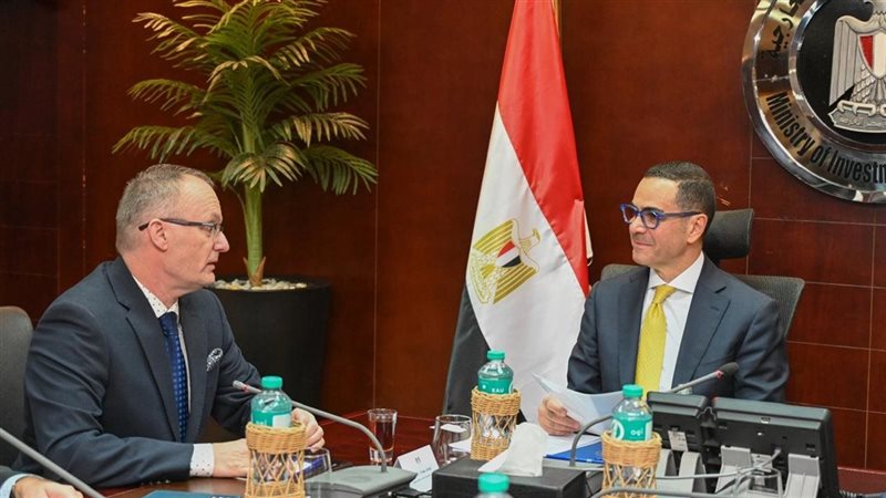 وزير الاستثمار يلتقي