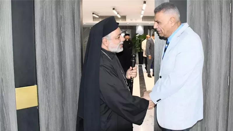 محافظ أسوان يقدم