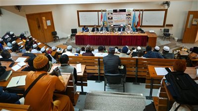 تدريب الطلاب والباحثين على تخريج الأحاديث ودراسة الأسانيد بكلية الوافدين بجامعة الأزهر 