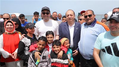 محافظ دمياط يتفقد شواطئ رأس البر ويوجه بتقديم أفضل الخدمات للزائرين (صور)