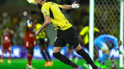 بنزيما يقود اتحاد جدة للفوز على الفيحاء بثلاثية في الدوري السعودي