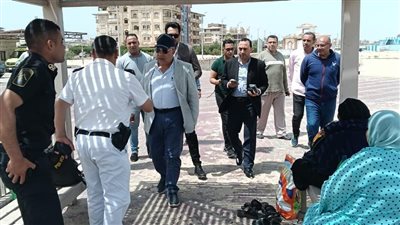 محافظ الدقهلية يتفقد ممشى كورنيش المنصورة وشاطئ جمصة (صور)