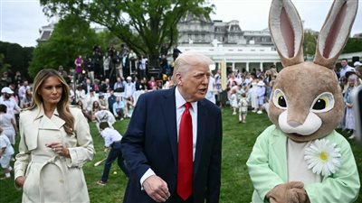 ترامب يسخر من بايدن أثناء احتفاله بعيد الفصح ويروي قصة الأرنب (فيديو وصور)