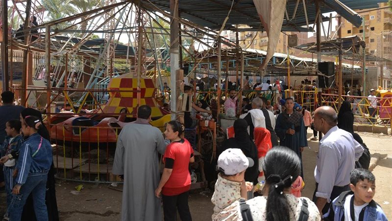 توافد المواطنين على