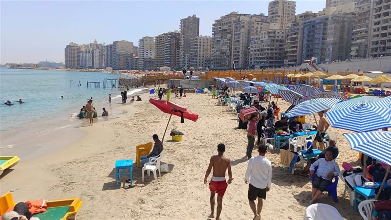 اقبال ضعيف علي الشواطئ