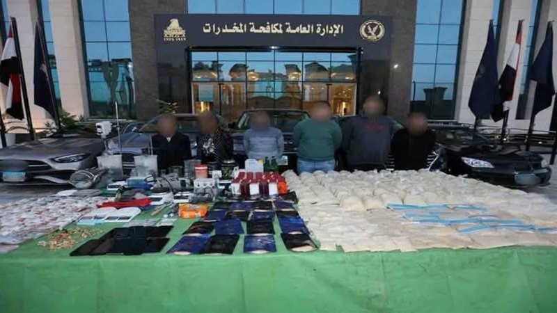 قرار ضبط وإحضار مشاهير