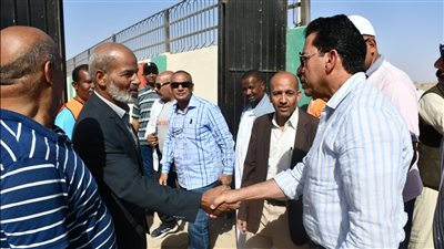 وزير الرياضة يفتتح الملعب الخماسي بمركز شباب حلايب