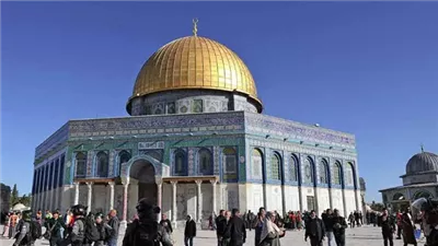 مستوطنون يقتحمون الأقصى في حماية شرطة الاحتلال