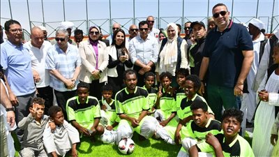 وزير الرياضة يفتتح الملعب الخماسي بمركز شباب أبو رماد