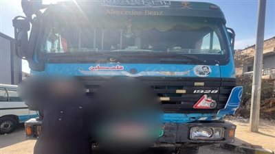 مصرع جامع خردة دهسته سيارة نقل أثناء عبوره الطريق بالسلام 