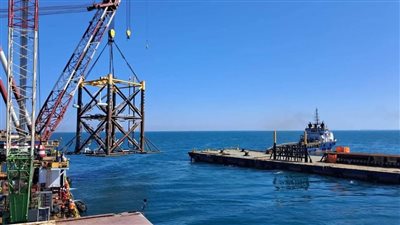 البترول البحرية تركب جاكت منصة WEB Offshore بحقل غرب البرلس في إدكو