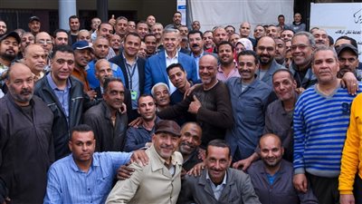 محافظ الإسكندرية لعمال هيئة النقل العام: تحسين مستوى الخدمة لن يتم إلا بجهودكم 