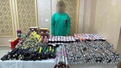 ضبط عامل بالدقهلية لترويجه الألعاب النارية عبر مواقع التواصل 