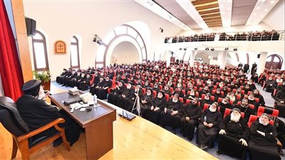 البابا تواضروس يتلقى تقريرًا عن الأديرة القبطية ويلتقي بعدد من الرهبان