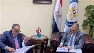 رئيس هيئة البترول يوقع مذكرة تفاهم مع بيكر هيوز لتطوير حوكمة السلامة والصحة المهنية 