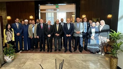 بحضور وزير التعليم العالي، رئيس جامعة الأزهر يزور السفارة المصرية بالكويت 