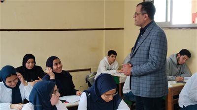 وكيل تعليم دمياط يتابع امتحانات شهر أبريل بمدارس إدارة فارسكور